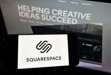 Logoul Squarespace pe telefon