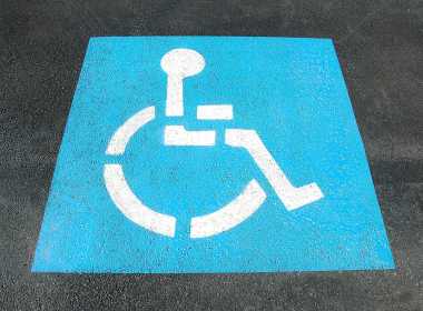Noi facilitati pentru persoanele cu disabilitati