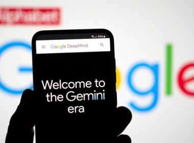 Noul model AI, Google Gemini, pe telefon
