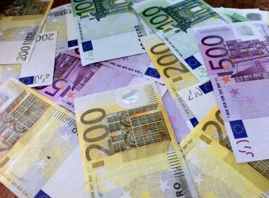 Beneficiarii de fonduri UE vor primi in avans bani pentru salarii si deplasari