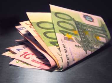 Se modifica programul prin care antreprenorii debutanti primesc ajutor de pana la 10.000 de euro de la stat