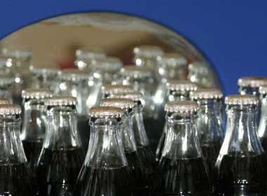 DOCUMENT Se pregateste taxa pe cola: bauturile carbogazoase ar urma sa fie interzise copiilor si suprataxate. Ce amenzi ar risca magazinele