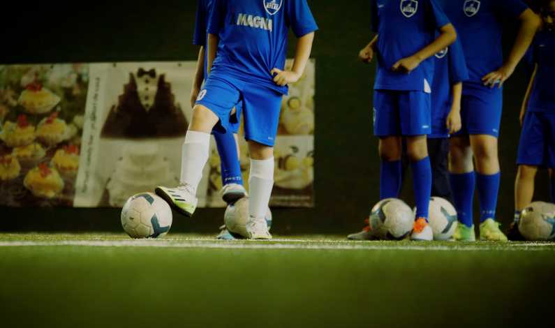 Antreprenori Sport Atlas Craiova copii la antrenament fotbal