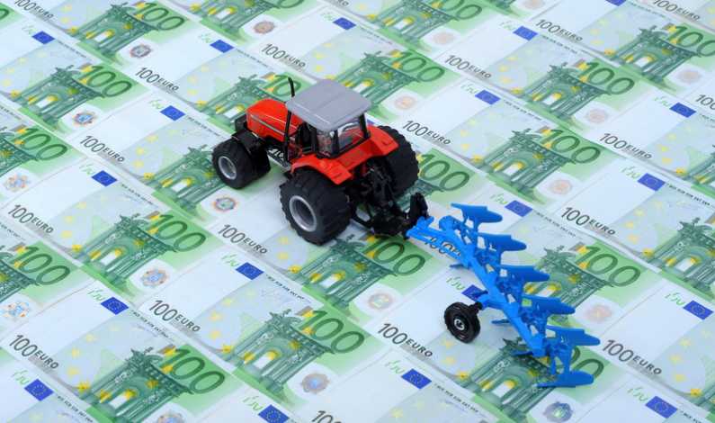 bani-euro-tractor-dreamstime