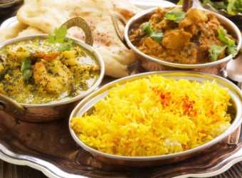 Platouri de mâncare indiană