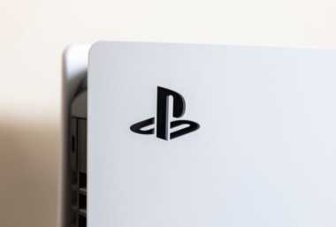 Logo PlayStation pe un PlayStation 5