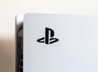 Logo PlayStation pe un PlayStation 5