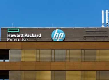 Logoul HP Enterprise pe clădire
