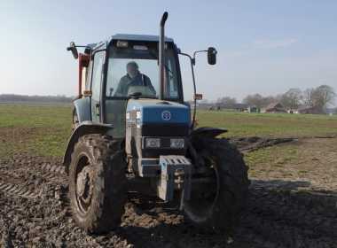 Sansa pentru afacerile agricole: Credite cu garantii de stat pentru cumpararea unui tractor