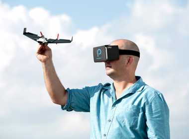Cum sa transformi un avion de hartie intr-o drona cu camera video, controlata… miscand capul