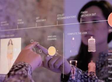 VIDEO Finantare de 4,1 mil. dolari pentru o oglinda inteligenta, cu touchscreen