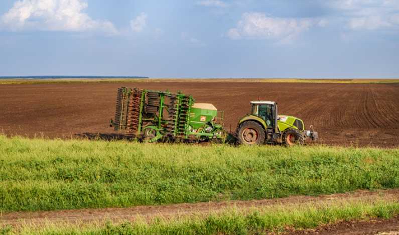 tractor-agricultura-dreamstime