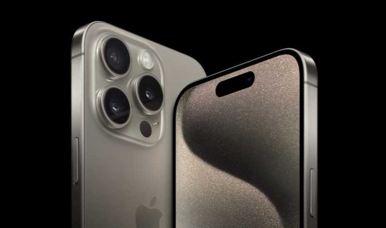 iPhone 15 Pro în culoarea Titan Natural
