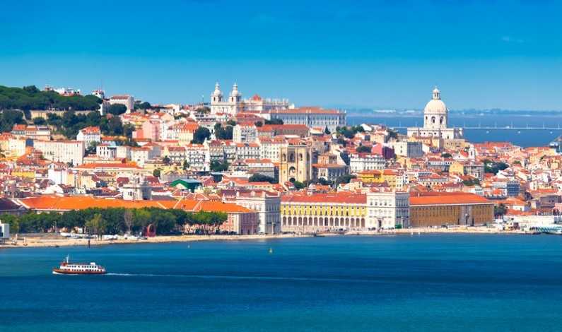 Vedere panoramică a orașului Lisabona
