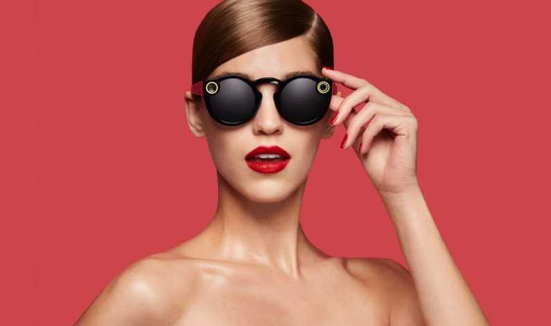 Ochelarii de soare cu camera video, produsi de Snap, pot fi cumparati online la 130 dolari